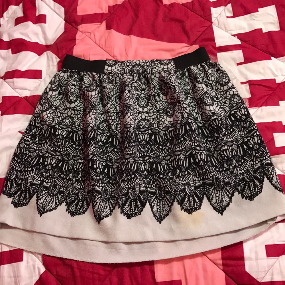 BCX Black and white skirt